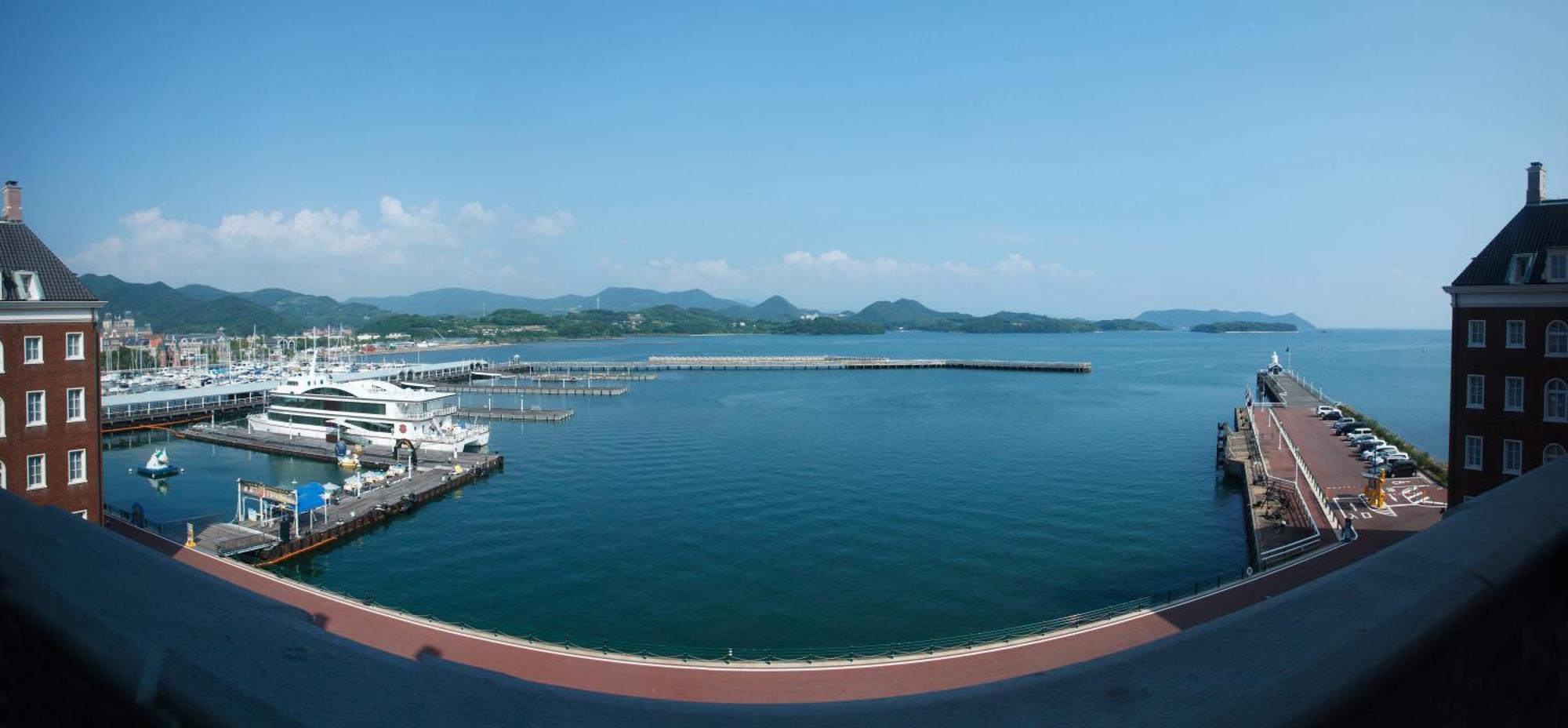 Watermark Hotel Nagasaki Huis Ten Bosch Sasebo Buitenkant foto View of the port of Chichijima
