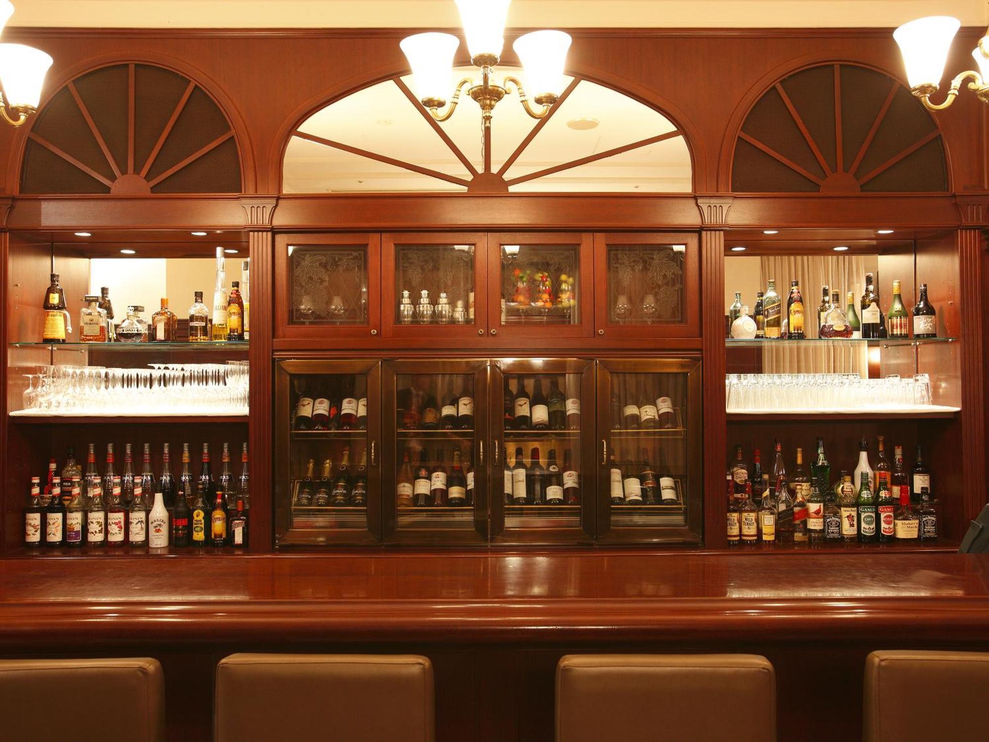 Watermark Hotel Nagasaki Huis Ten Bosch Sasebo Buitenkant foto A bar in a hotel
