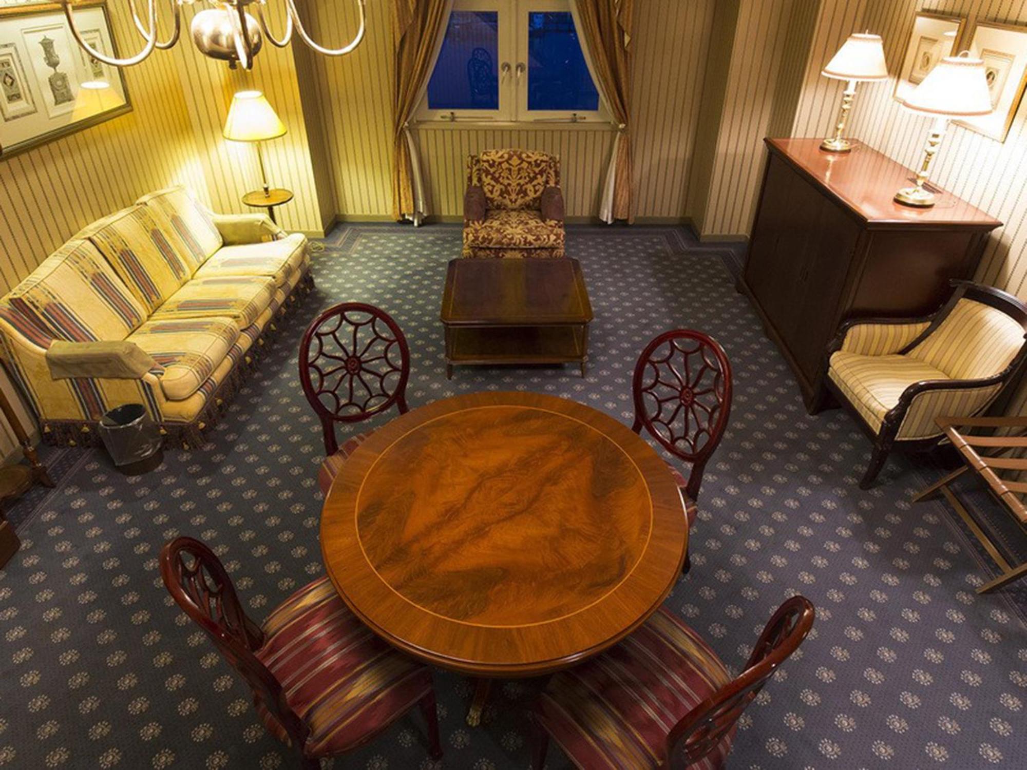 Watermark Hotel Nagasaki Huis Ten Bosch Sasebo Buitenkant foto A room in the hotel