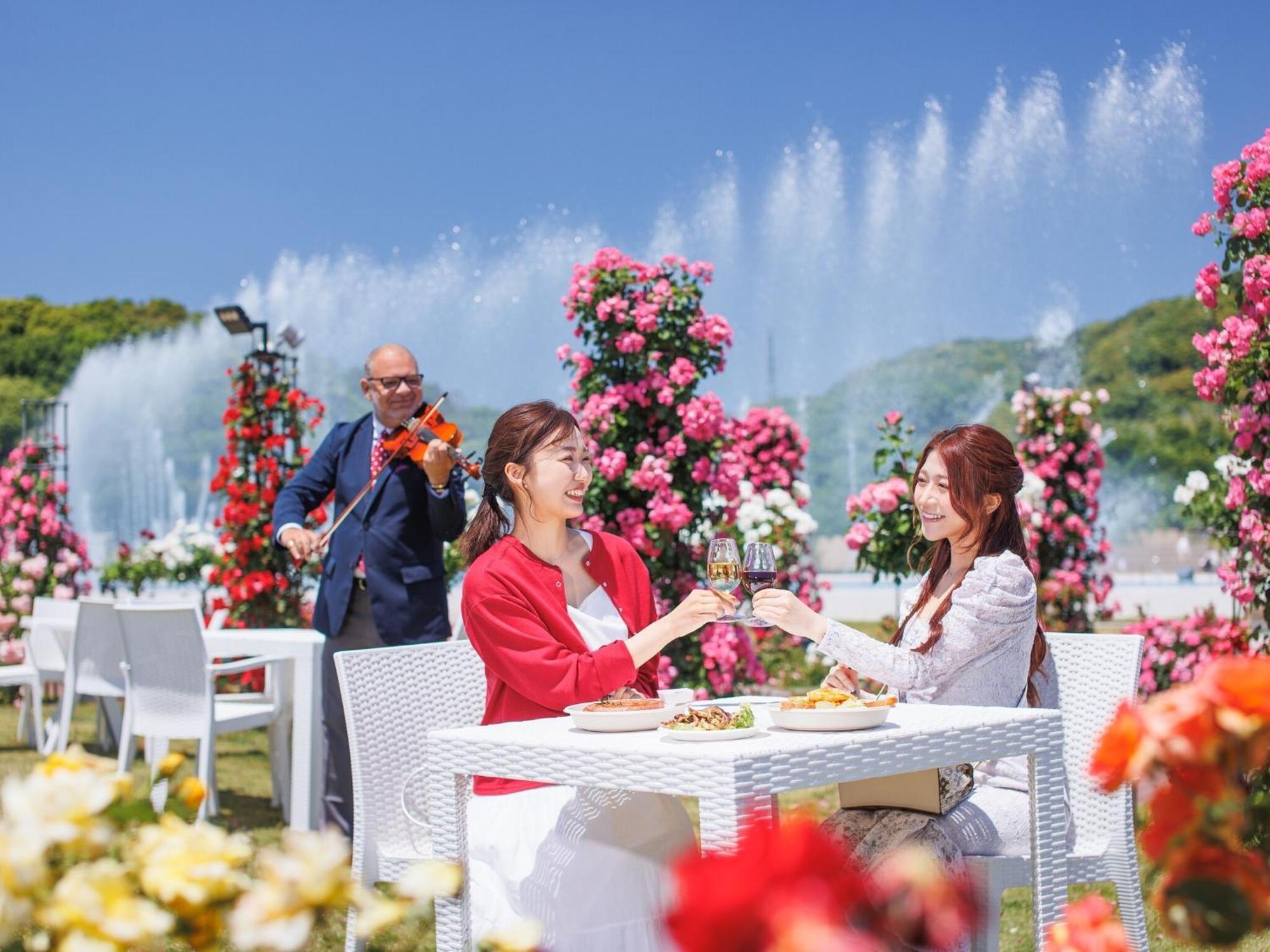 Watermark Hotel Nagasaki Huis Ten Bosch Sasebo Buitenkant foto The Rose Festival